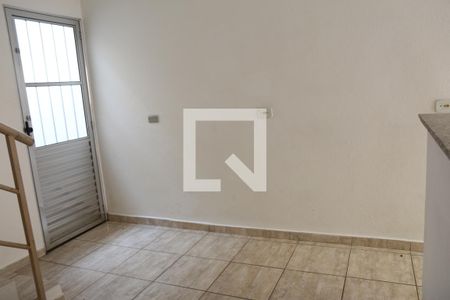 Sala de casa de condomínio para alugar com 2 quartos, 50m² em Vila Zelina, São Paulo