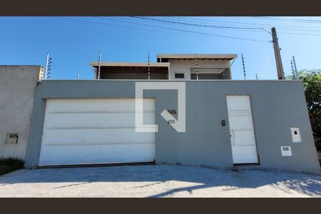 Casa à venda com 400m², 3 quartos e 2 vagas Casa à venda com 400m², 3 quartos e 2 vagasFachada