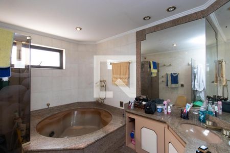 Apartamento à venda com 224m², 4 quartos e 4 vagasBanheiro da Suíte 1