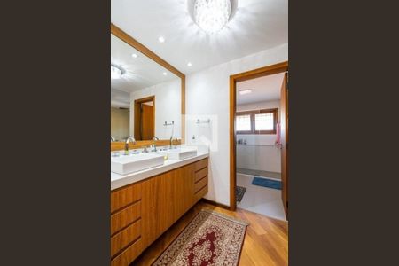 Casa à venda com 352m², 4 quartos e 4 vagas