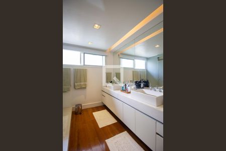 Casa à venda com 625m², 5 quartos e 2 vagas Casa à venda com 625m², 5 quartos e 2 vagasBanheiro da Suíte 5