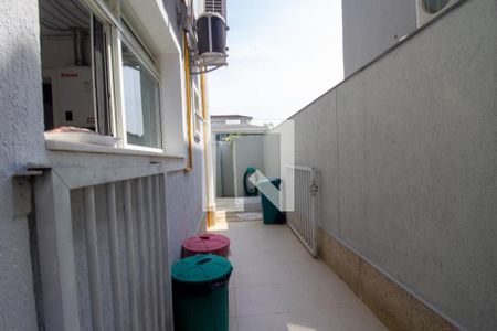 Casa à venda com 625m², 5 quartos e 2 vagas Casa à venda com 625m², 5 quartos e 2 vagasÁrea de Serviço