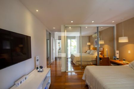 Casa à venda com 625m², 5 quartos e 2 vagas Casa à venda com 625m², 5 quartos e 2 vagasSuíte 5