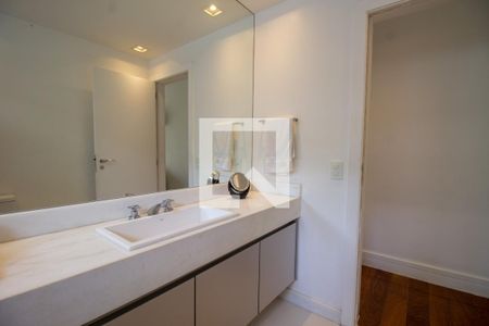 Casa à venda com 625m², 5 quartos e 2 vagas Casa à venda com 625m², 5 quartos e 2 vagasBanheiro da Suíte 4