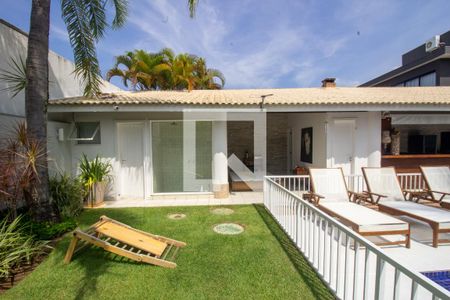 Casa à venda com 625m², 5 quartos e 2 vagas Casa à venda com 625m², 5 quartos e 2 vagasSauna