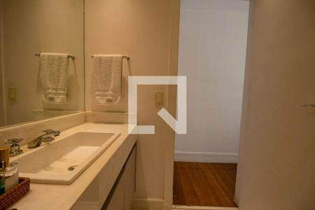 Casa à venda com 625m², 5 quartos e 2 vagas Casa à venda com 625m², 5 quartos e 2 vagasBanheiro da Suíte 3