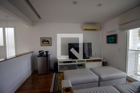 Casa à venda com 625m², 5 quartos e 2 vagas Casa à venda com 625m², 5 quartos e 2 vagasHall do 2º Andar