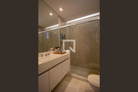 Casa à venda com 625m², 5 quartos e 2 vagas Casa à venda com 625m², 5 quartos e 2 vagasBanheiro da Suíte 2