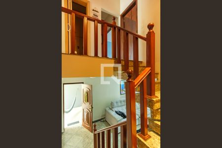 Casa à venda com 293m², 3 quartos e 5 vagasEscada