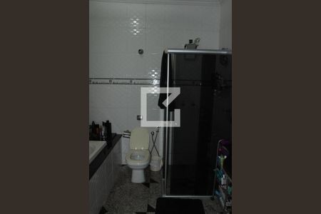 Casa à venda com 238m², 3 quartos e 3 vagasBanheiro Quarto 2