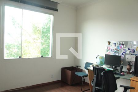 Casa à venda com 238m², 3 quartos e 3 vagasEscritório