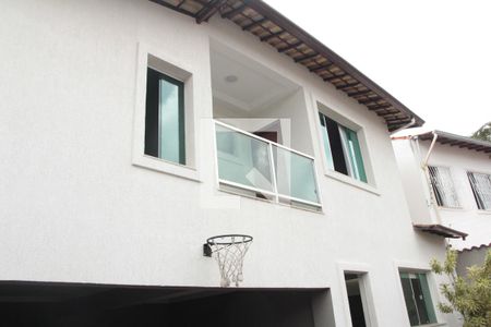 Casa à venda com 238m², 3 quartos e 3 vagasFachada