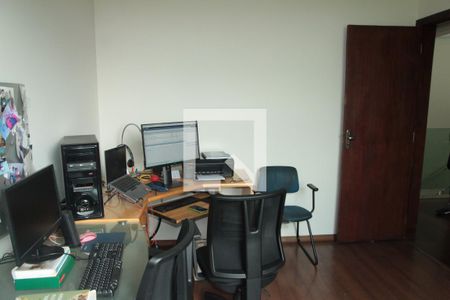 Casa à venda com 238m², 3 quartos e 3 vagasEscritório