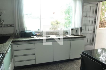 Casa à venda com 238m², 3 quartos e 3 vagasCozinha