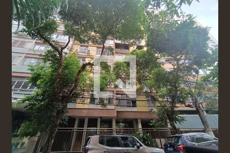 Apartamento à venda com 70m², 2 quartos e 1 vaga Apartamento à venda com 70m², 2 quartos e 1 vagaFachada