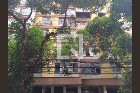 Apartamento à venda com 70m², 2 quartos e 1 vaga Apartamento à venda com 70m², 2 quartos e 1 vagaFachada