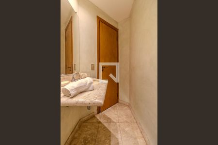 Apartamento à venda com 257m², 3 quartos e 4 vagas Apartamento à venda com 257m², 3 quartos e 4 vagasLavabo