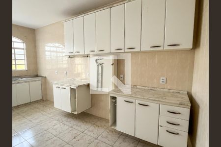 Casa à venda com 90m², 3 quartos e 2 vagas Casa à venda com 90m², 3 quartos e 2 vagasCozinha