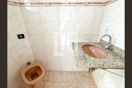 Casa à venda com 90m², 3 quartos e 2 vagas Casa à venda com 90m², 3 quartos e 2 vagasLavabo