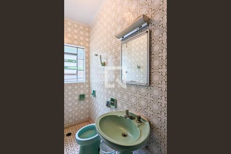 Casa à venda com 265m², 4 quartos e 4 vagas Casa à venda com 265m², 4 quartos e 4 vagasBanheiro 2