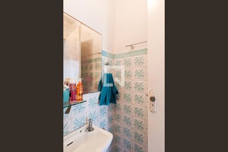 Casa à venda com 265m², 4 quartos e 4 vagas Casa à venda com 265m², 4 quartos e 4 vagasBanheiro da edícula