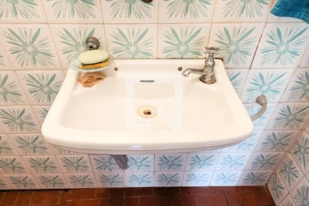 Casa à venda com 265m², 4 quartos e 4 vagas Casa à venda com 265m², 4 quartos e 4 vagasBanheiro da edícula