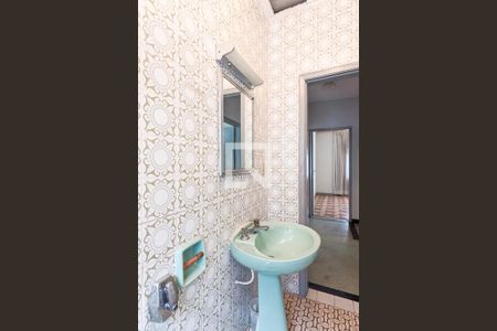 Casa à venda com 265m², 4 quartos e 4 vagas Casa à venda com 265m², 4 quartos e 4 vagasBanheiro 2