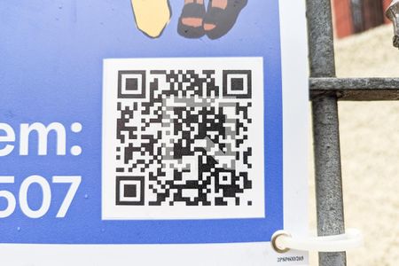 Casa à venda com 265m², 4 quartos e 4 vagas Casa à venda com 265m², 4 quartos e 4 vagasFachada