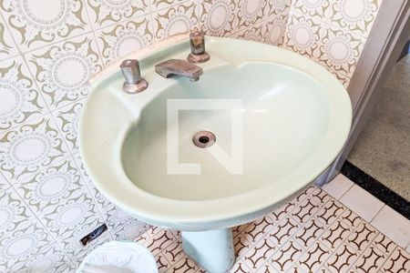 Casa à venda com 265m², 4 quartos e 4 vagas Casa à venda com 265m², 4 quartos e 4 vagasBanheiro 2