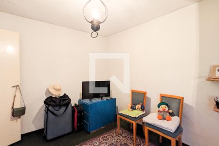 Casa à venda com 265m², 4 quartos e 4 vagas Casa à venda com 265m², 4 quartos e 4 vagasSala da edícula