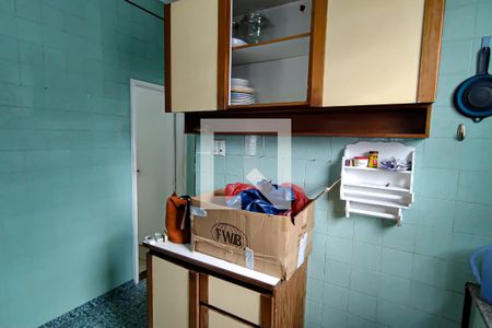 Casa à venda com 550m², 5 quartos e 3 vagas Casa à venda com 550m², 5 quartos e 3 vagascozinha