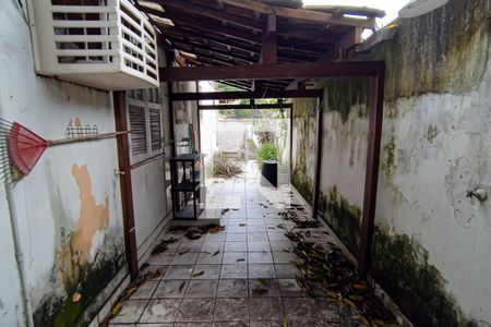 Casa à venda com 550m², 5 quartos e 3 vagas Casa à venda com 550m², 5 quartos e 3 vagasarea 1 casa 2