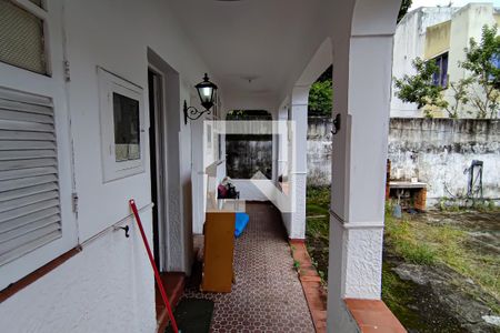 Casa à venda com 550m², 5 quartos e 3 vagas Casa à venda com 550m², 5 quartos e 3 vagasfrente casa 2