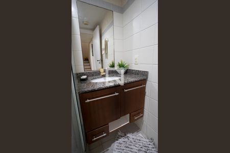 Casa de condomínio à venda com 205m², 5 quartos e 3 vagas Casa de condomínio à venda com 205m², 5 quartos e 3 vagasBanheiro Social 2