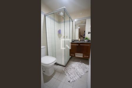 Casa de condomínio à venda com 205m², 5 quartos e 3 vagas Casa de condomínio à venda com 205m², 5 quartos e 3 vagasBanheiro Social 2