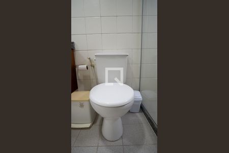 Casa de condomínio à venda com 205m², 5 quartos e 3 vagas Casa de condomínio à venda com 205m², 5 quartos e 3 vagasBanheiro da Suíte