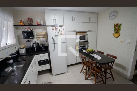 Casa de condomínio à venda com 205m², 5 quartos e 3 vagas Casa de condomínio à venda com 205m², 5 quartos e 3 vagasCozinha