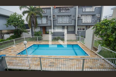 Casa de condomínio à venda com 205m², 5 quartos e 3 vagas Casa de condomínio à venda com 205m², 5 quartos e 3 vagasÁrea comum - Piscina