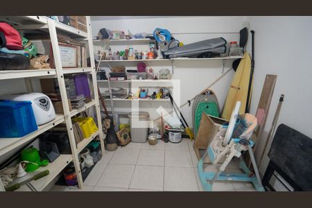 Casa de condomínio à venda com 205m², 5 quartos e 3 vagas Casa de condomínio à venda com 205m², 5 quartos e 3 vagasQuarto de Serviço 2