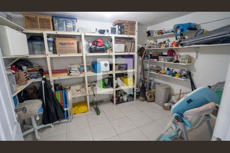 Casa de condomínio à venda com 205m², 5 quartos e 3 vagas Casa de condomínio à venda com 205m², 5 quartos e 3 vagasQuarto de Serviço 2