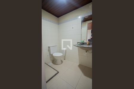 Casa de condomínio à venda com 205m², 5 quartos e 3 vagas Casa de condomínio à venda com 205m², 5 quartos e 3 vagasBanheiro Social 3