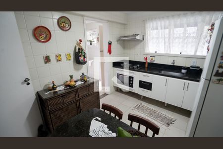 Casa de condomínio à venda com 205m², 5 quartos e 3 vagas Casa de condomínio à venda com 205m², 5 quartos e 3 vagasCozinha