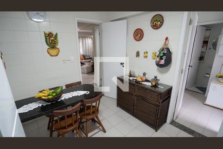 Casa de condomínio à venda com 205m², 5 quartos e 3 vagas Casa de condomínio à venda com 205m², 5 quartos e 3 vagasCozinha