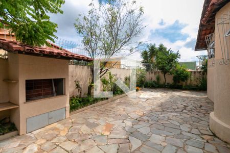 Casa à venda com 400m², 4 quartos e 3 vagas Casa à venda com 400m², 4 quartos e 3 vagasÁrea Externa