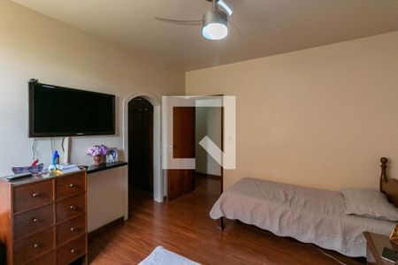 Casa à venda com 400m², 4 quartos e 3 vagas Casa à venda com 400m², 4 quartos e 3 vagasQuarto 4