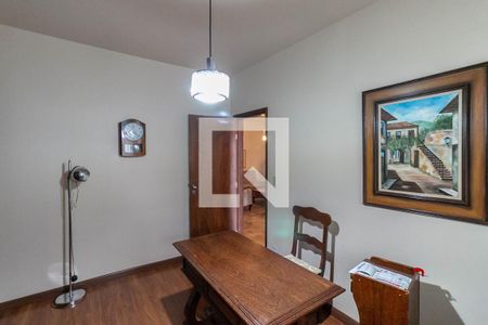 Casa à venda com 400m², 4 quartos e 3 vagas Casa à venda com 400m², 4 quartos e 3 vagasEscritório