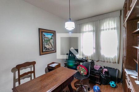 Casa à venda com 400m², 4 quartos e 3 vagas Casa à venda com 400m², 4 quartos e 3 vagasEscritório