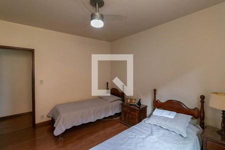 Casa à venda com 400m², 4 quartos e 3 vagas Casa à venda com 400m², 4 quartos e 3 vagasQuarto 4