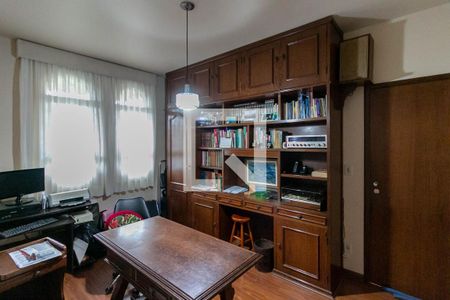 Casa à venda com 400m², 4 quartos e 3 vagas Casa à venda com 400m², 4 quartos e 3 vagasEscritório