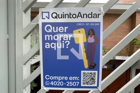 Casa à venda com 280m², 4 quartos e 6 vagas Casa à venda com 280m², 4 quartos e 6 vagasFachada